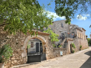 Maison accueillante à Orgnac-l'Aven avec piscine partagée